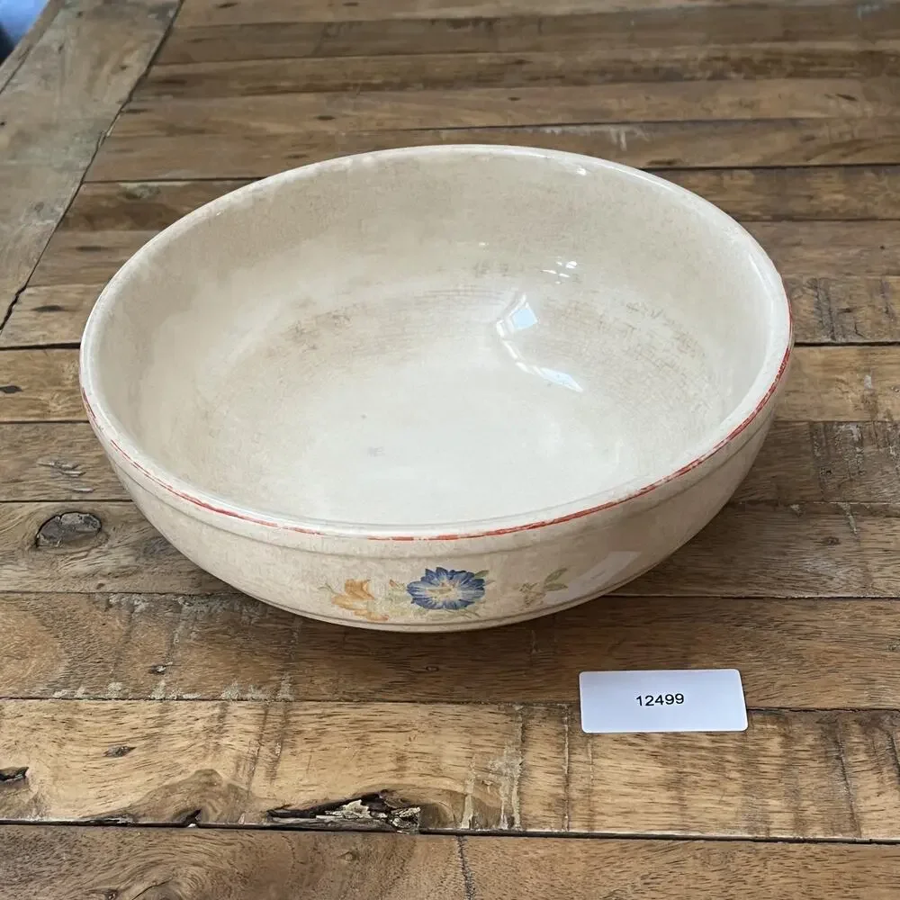 Universal Potteries this vintage